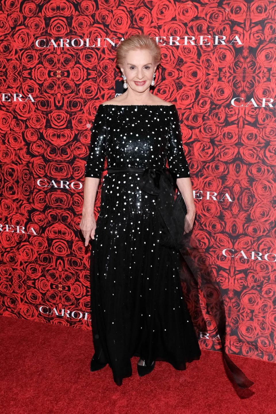 <p>Designer Caroline Herrera looked breathtaking in this off-the-shoulder frock. Inspiration to the max. [Photo: Getty] </p>