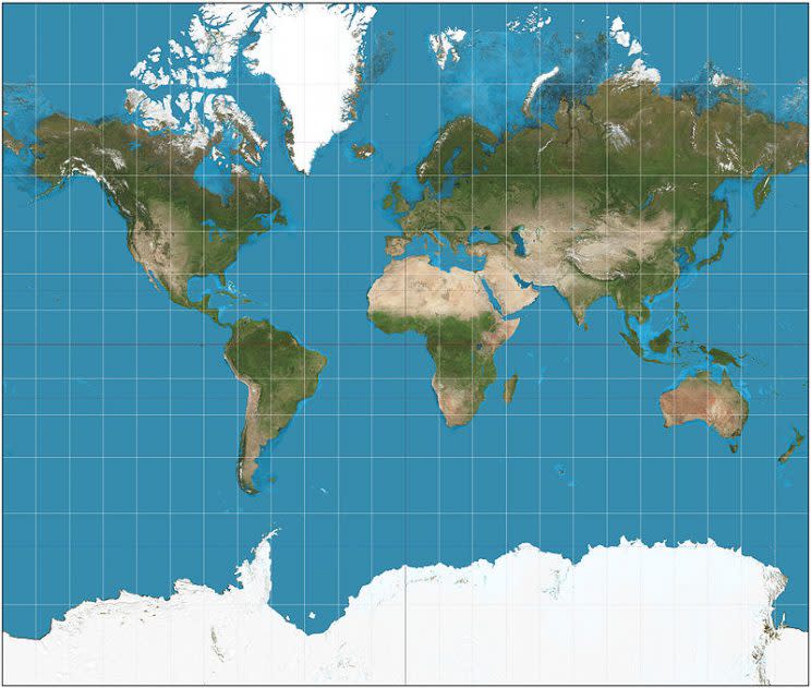 El tradicional mapa mundi de proyección de Mercator, que agranda sustancialmente las áreas cercanas a los polos y por ello muestra las zonas del norte más grandes de lo que en realidad son. (Wikimedia Commons)