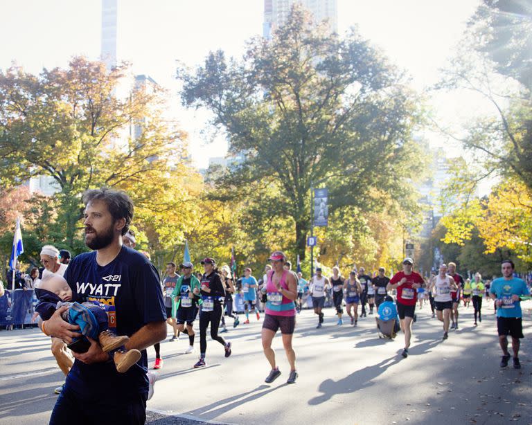 The Uplifting Story Behind This Viral Marathon Photo