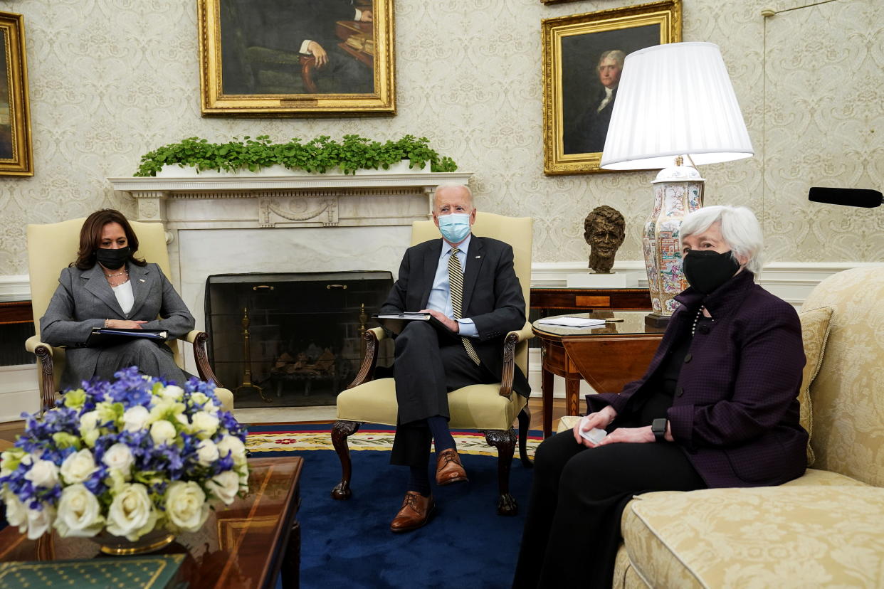 U.S. President Joe Biden is flanked by Vice President Kamala Harris and Treasury Secretary Janet Yellen as he receives the weekly economic briefing in the Oval Office at the White House in Washington, U.S., April 9, 2021. (Kevin Lamarque/Reuters)