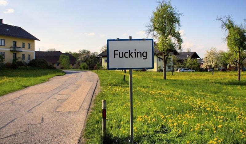 奧地利Fucking村將在明年元旦起改名為「Fugging」。（翻攝自推特）