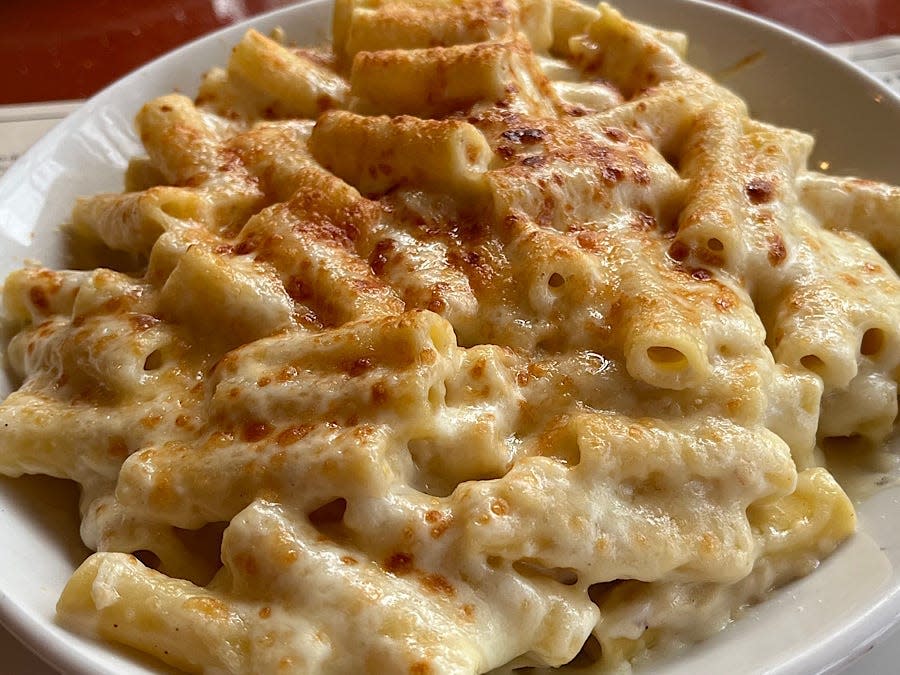 shot of the mac and cheese from chefs de france at epcot in disney world