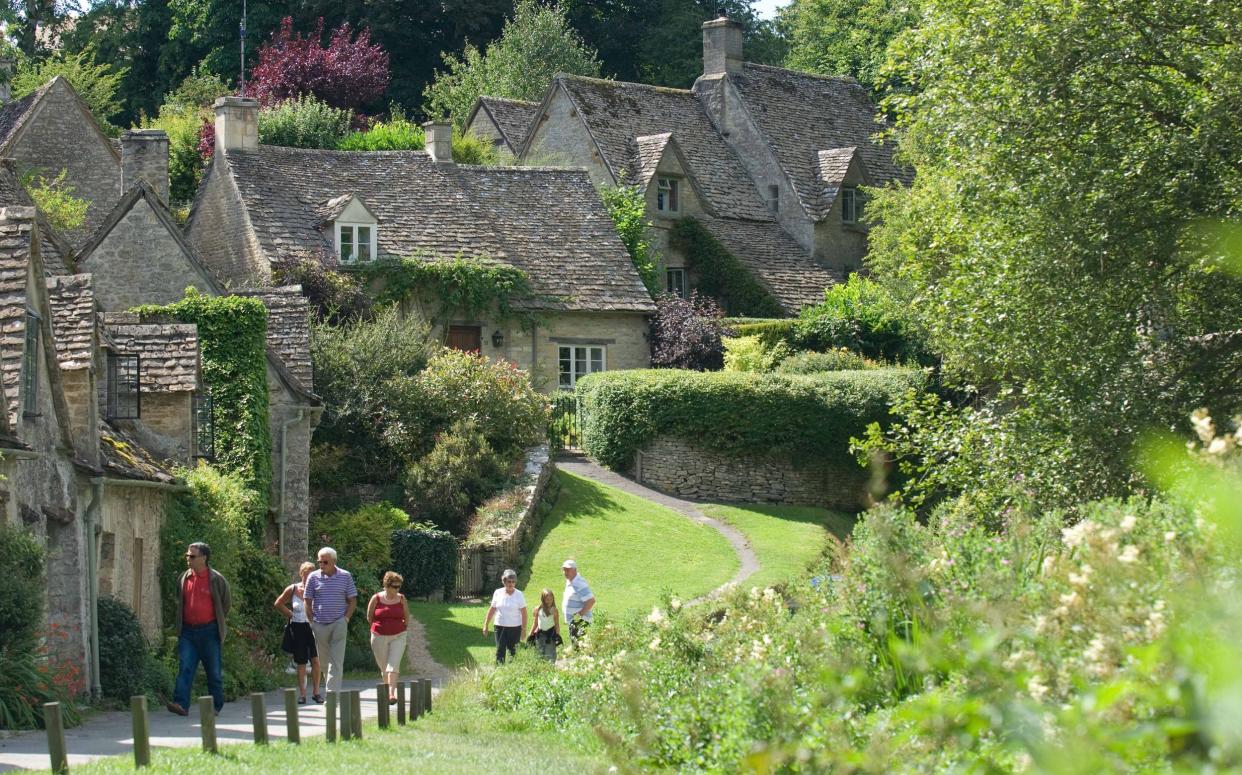 VISITORS WALKING ALONG ARLINGTON ROW BIBURY, GLOUCESTERSHIRE