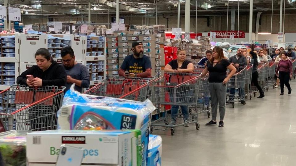 Cola en los supermercados