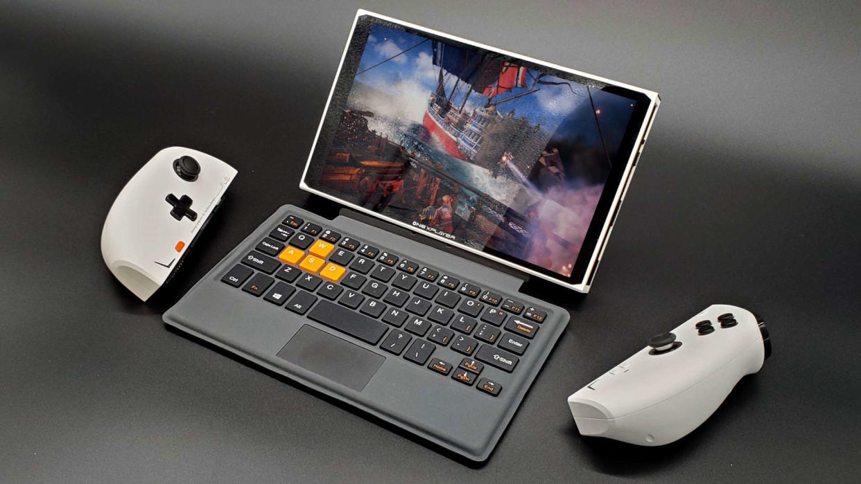  OneXPlayer 2 Pro handheld gaming PC. 