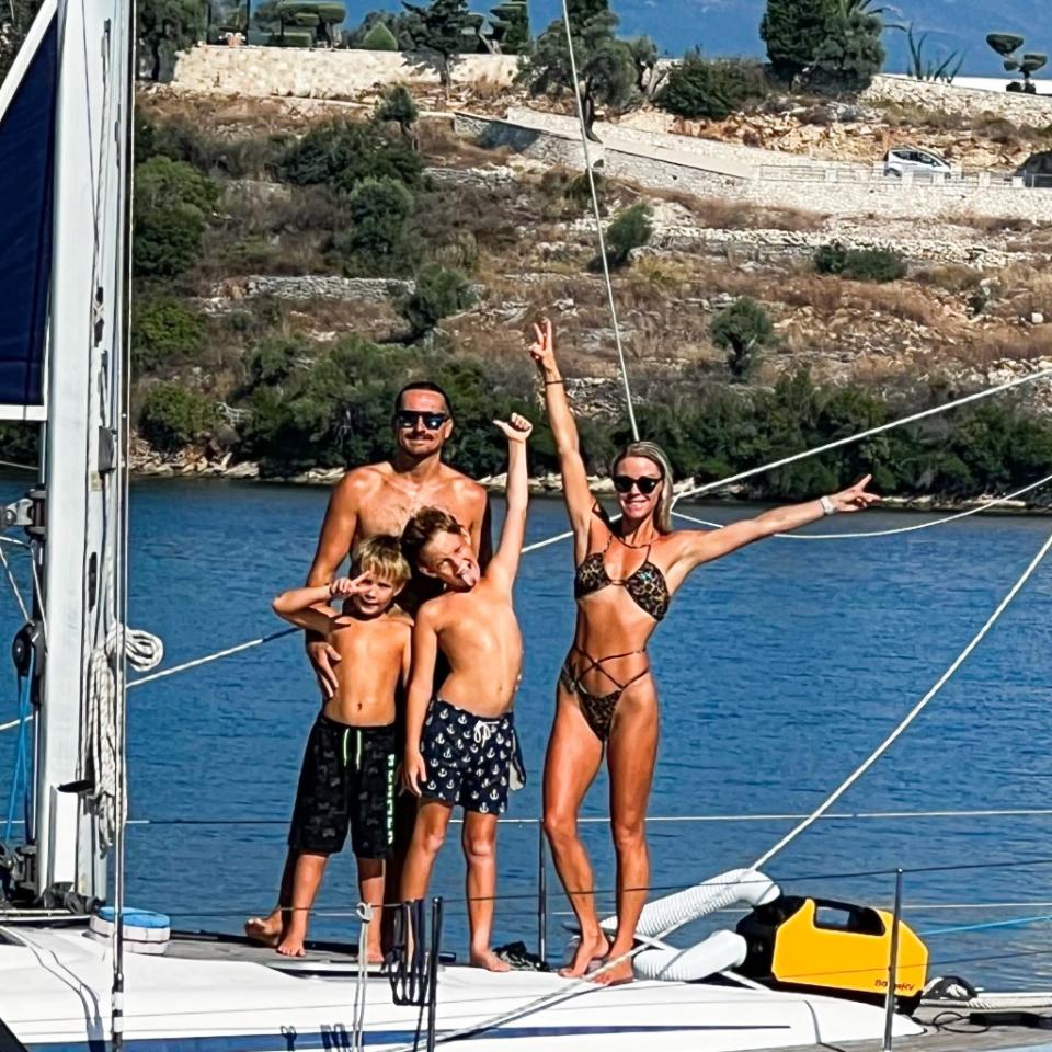 Laura and Ross Colledge quit their hectic jobs and moved their family to a yacht docked in Greece — now, they couldn’t be happier. Jam Press/@sailinghollyblue