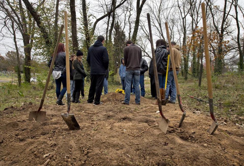 A “green burial” at Oak Hill Cemetery in Lawrence, Kan., in 2016.