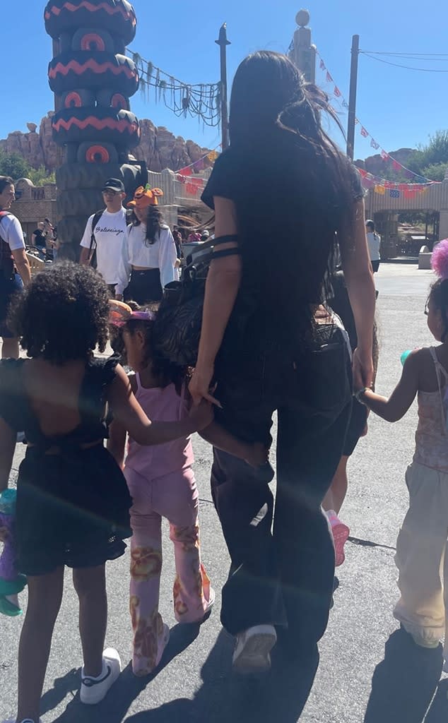 Kylie Jenner, Stormi Webster, True Thompson, Dream Kardashian, Disneyland, Instagram story