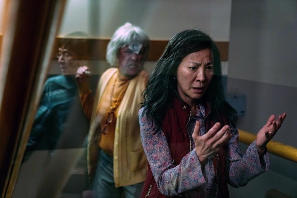 EVERYTHING EVERYWHERE ALL AT ONCE, from left: Ke Huy Quan, Jamie Lee Curtis, Michelle Yeoh, 2022. ph: Allyson Riggs /© A24 / Courtesy Everett Collection