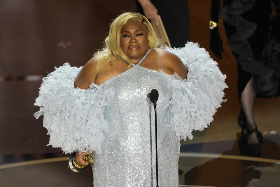 Da'Vine Joy Randolph recibe el premio a mejor actriz de reparto por "The Holdovers" en los Oscar el domingo 10 de marzo de 2024, en el Teatro Dolby en Los Ángeles. (Foto AP/Chris Pizzello)