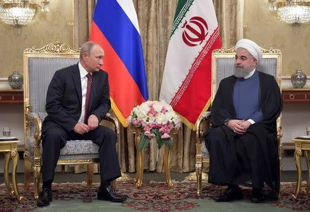 FILE PHOTO - Russian President Vladimir Putin (L) meets with his Iranian counterpart Hassan Rouhani in Tehran, Iran November 1, 2017. Sputnik/Alexei Druzhinin/Kremlin via REUTERS