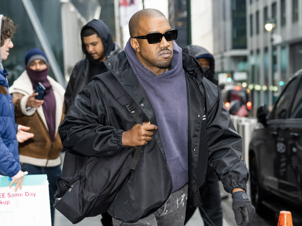 Adidas beendete den Vertrag mit Kanye West, nachdem er sich wiederholt antisemitisch geäußert hatte. - Copyright: Gotham/GC Images