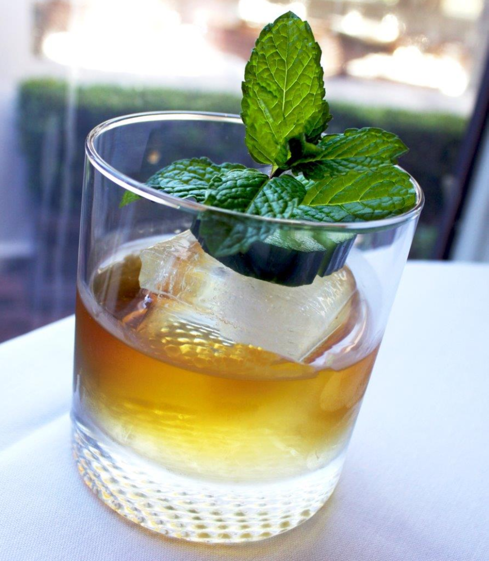 Mint julep, Drink, Mint, Food, Alcoholic beverage, Distilled beverage, Spearmint, Pimm's, Liqueur, Peppermint, 