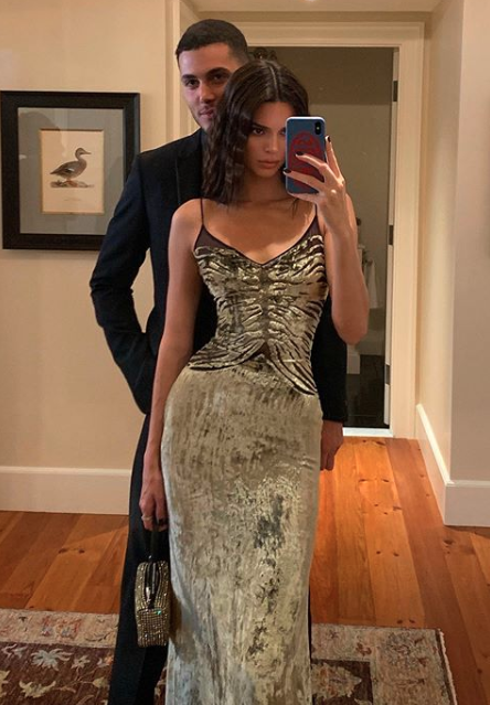 Kendall Jenner looked 90's-chic in a sinple velvet look. Photo: Instagram/ kendalljenner