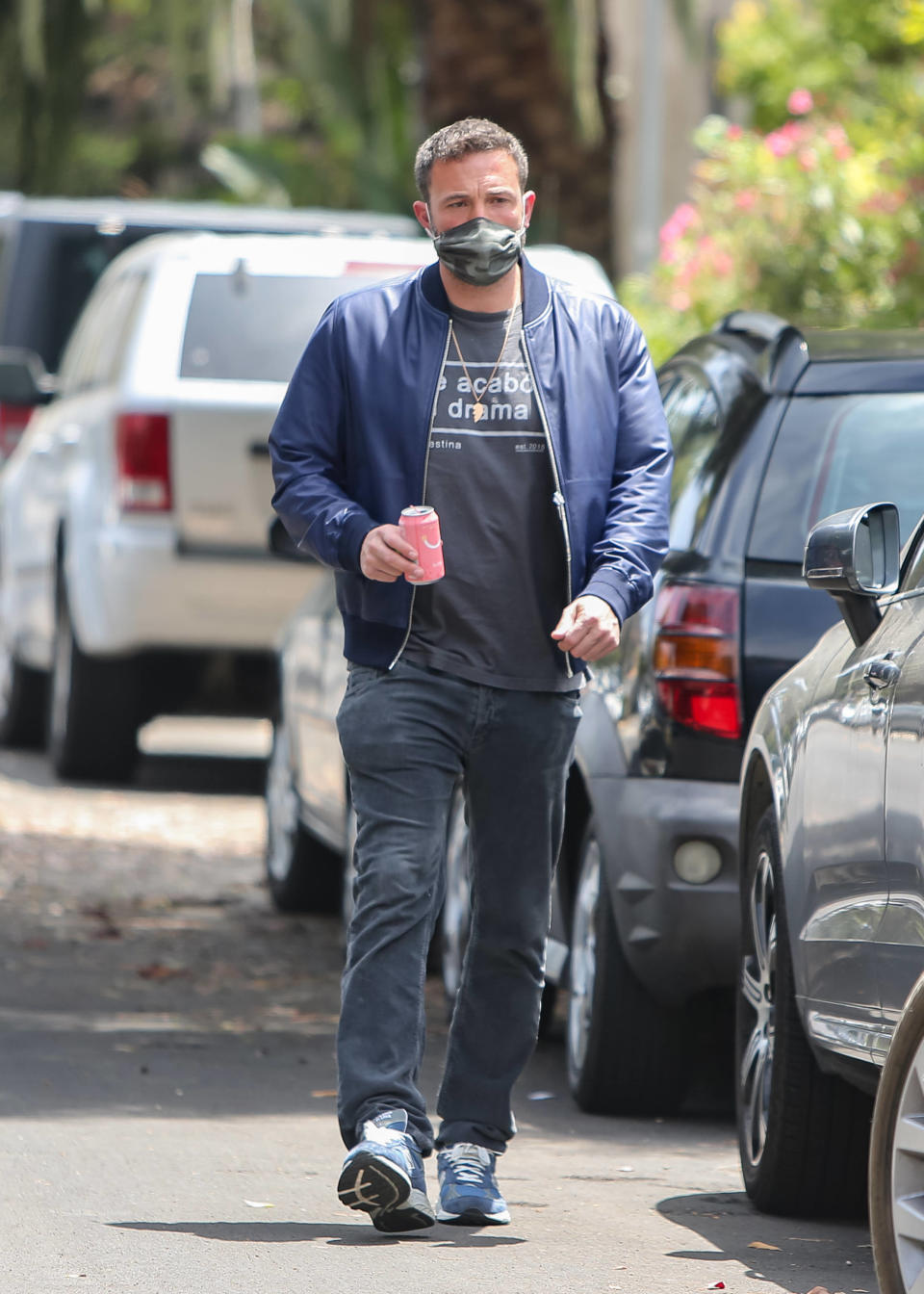 Ben Affleck wearing the necklace in May.  (Photo: BG004/Bauer-Griffin/GC Images)