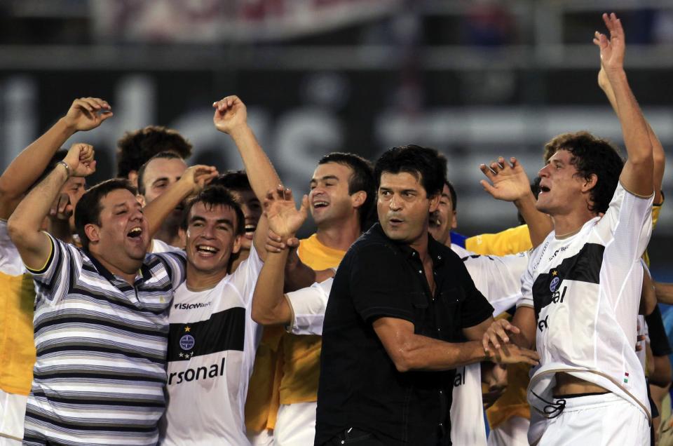 2006 - El primer equipo que dirigió Cardozo fue el Olimpia de Paraguay, equipo en el que había estado como futbolista. Con el Olimpia tuvo dos etapas las primera en el 2006 y la segunda en el 2010, antes de migrar de nuevo a México con el conjunto de los Gallos Blancos.