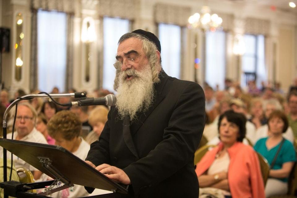 Herman Wagschal speaks at a public hearing regarding Kiryas Joel's annexation attempt.