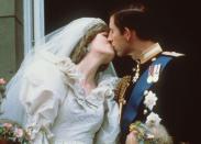 <p>Die Eltern von Prinz William und Prinz Harry hatten Anfang der 80er-Jahre ihre pompöse Hochzeit. Doch das Glück von Prinzessin Diana und Prinz Charles sollte nicht von langer Dauer sein. (Bild: ASSOCIATED PRESS/AP Photo) </p>