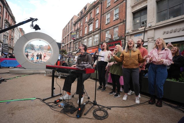 Cian Ducrot performing at the Dublin portal streaming live to New York, Vilnius and Lublin