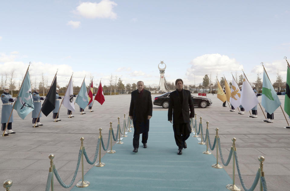 Turkey's President Recep Tayyip Erdogan, left, and Pakistan's Prime Minister Imran Khan inspect a military honour guard during a welcome ceremony, in Ankara, Turkey, Friday, Jan. 4, 2019. The two expected to discuss bilateral and regional issues. (Presidential Press Service via AP, Pool)