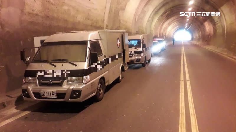 警方獲報有運鈔車在苗26線錫隘隧道內拋錨。