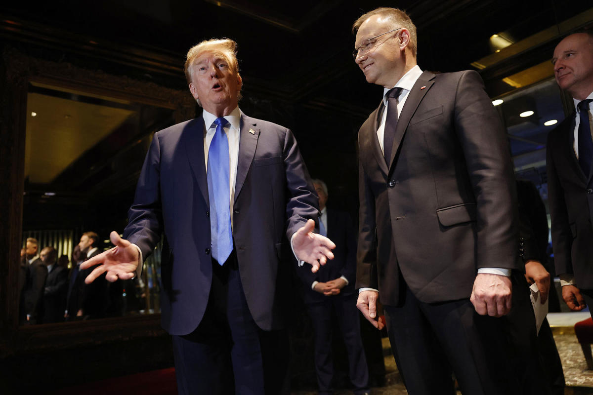 Pertemuan Trump dengan pejabat asing 'mengganggu' sebagian kubu Biden