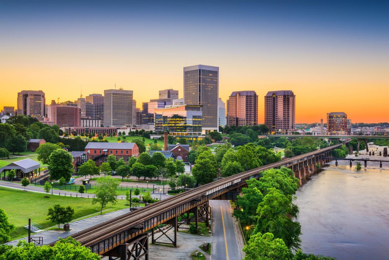 Richmond, Virginia, USA downtown skyline.