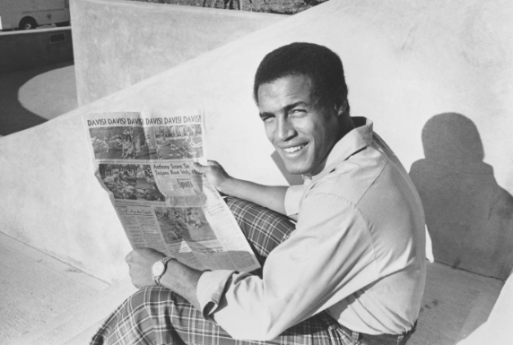 USC running back Anthony Davis holds a newspaper telling of his six touchdowns against Notre Dame on Dec. 6, 1972.