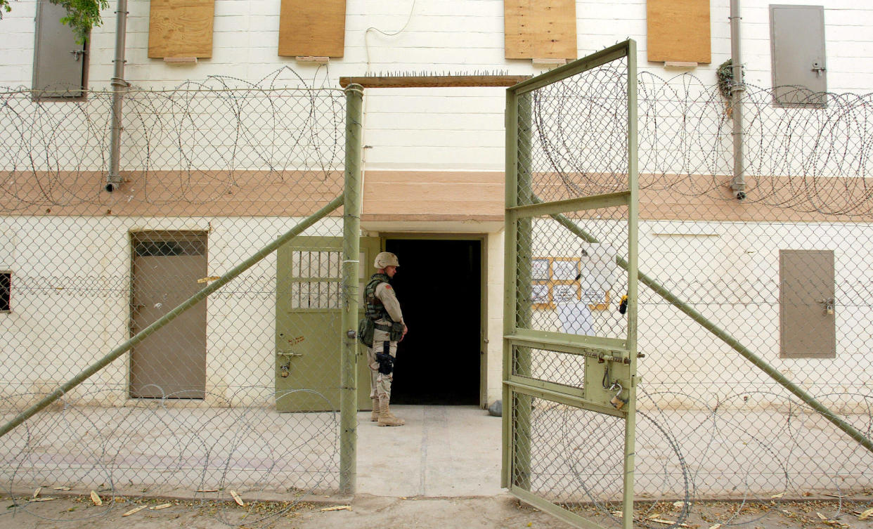 Déjà utilisée pour commettre des horreurs sur les prisonniers du temps de Saddam Hussein, la prison d’Abou Ghraib a également été exploitée par les États-Unis durant la guerre en Irak. 