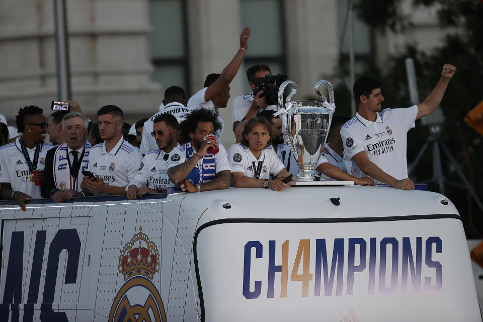 MADRID, SPAIN - MAY 29: Thibaut Courtois (R), Luka Modric (2nd R), Marcelo Vieira (3rd R), Eden Hazard (4th L), Luka Jovic (3rd L), head coach Carlo Ancelotti (2nd L) and Eder Militao (L) od Real Madrid are seen as Real Madrid team arrives by bus to the traditional celebration at Cibeles, where thousands of fans celebrate the 14th UEFA Champions League victory in Real Madrid's history after beating Liverpool 1-0 in the final in Paris, in Madrid, Spain on May 29, 2022. (Photo by Burak Akbulut/Anadolu Agency via Getty Images)