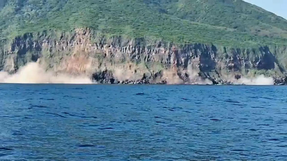 好險！龜山島的頭還在 漁民：只是脖子部分崩塌。（圖／網友提供）