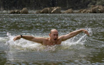 Russia's Prime Minister Vladimir Putin swims in a lake in southern Siberia's Tuva region August 3, 2009. Putin, a judo black belt who has flown in a fighter aircraft and shot a Siberian tiger in the wild, plunged into the depths of Lake Baikal aboard a mini-submersible on Saturday in a mission that added a new dimension to his macho image. Picture taken August 3, 2009. REUTERS/RIA Novosti/Pool/Alexei Druzhinin