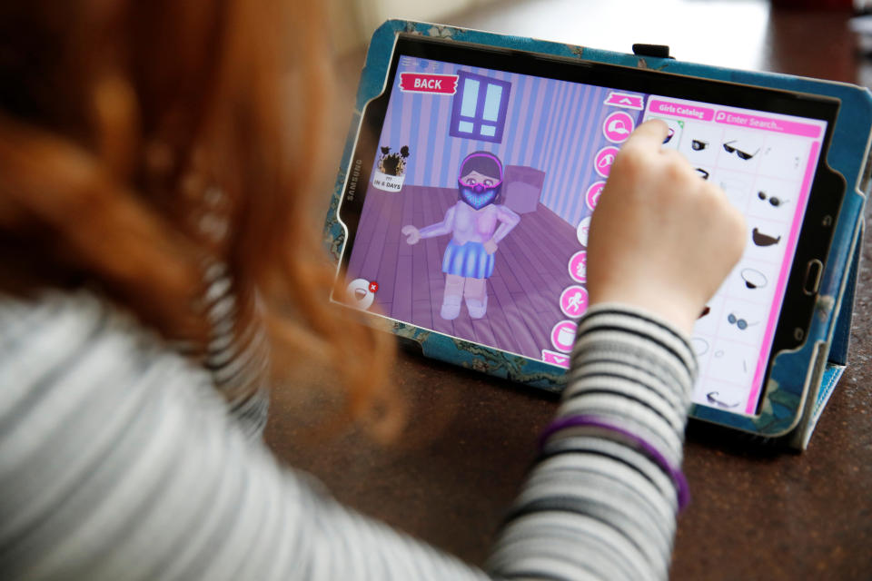  Alice Wilkinson (7) adds a face mask to her character on the game 'Roblox' at her home in Manchester, as the spread of the coronavirus disease (COVID-19) continues, Manchester, Britain, April 5, 2020. REUTERS/Phil Noble