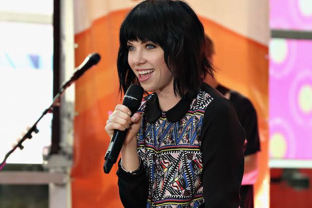 Carly Rae Jepsen On Re-Recording 'Everywhere You Look' for 'Fuller House' -  ABC News