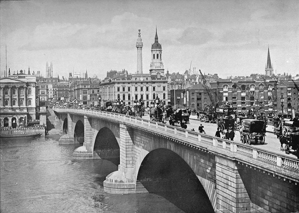 John Rennie’s new London Bridge, photographed in 1911. (Heritage Image Partnership Ltd / Alamy Stock Photo)