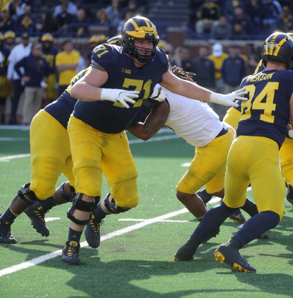 Michigan offensive lineman Andrew Stueber blocks during the spring game Saturday, April 13, 2019 at Michigan Stadium in Ann Arbor.