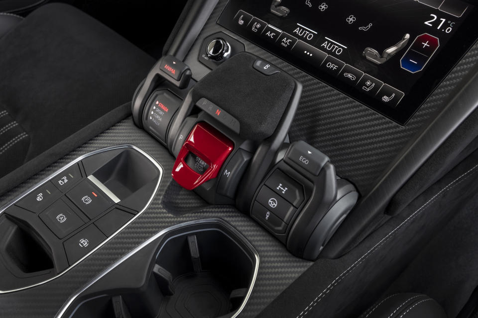 The central ‘Tamburo’ adds to the special feeling of the Performante. (Lamborghini)