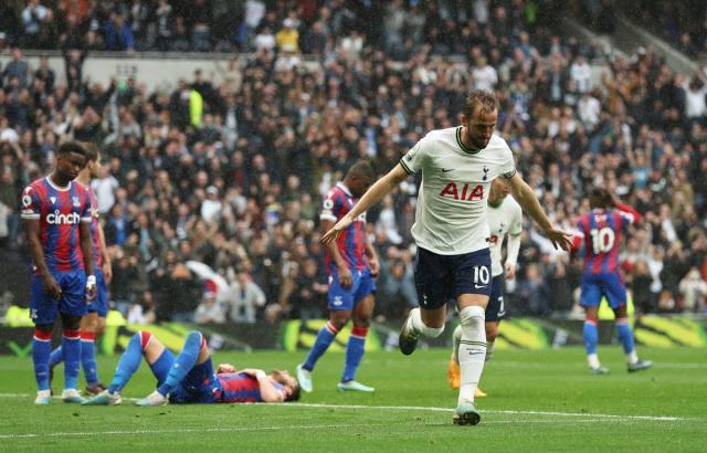 Tottenham Hotspur defender Mitchell Thomas playing in a League