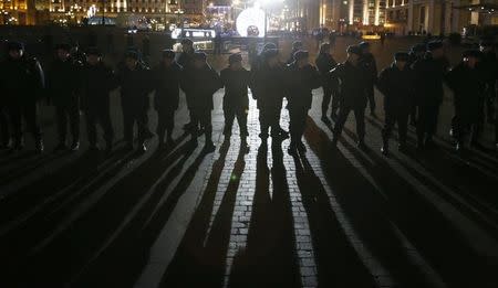 Policemen stand guard during a confrontation with protesters in Moscow January 15, 2015. REUTERS/Maxim Zmeyev