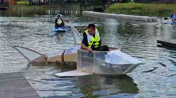 水上自行車、長尾魚船都上場　桃園全國盃造船大賽吸引上百人同歡