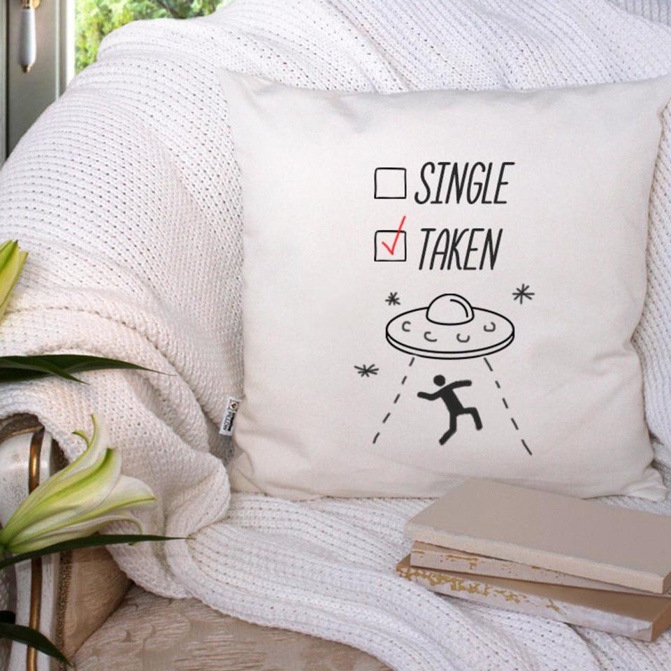 CreativePillowLV Funny Valentine’s Day Gift. (Photo: Etsy)