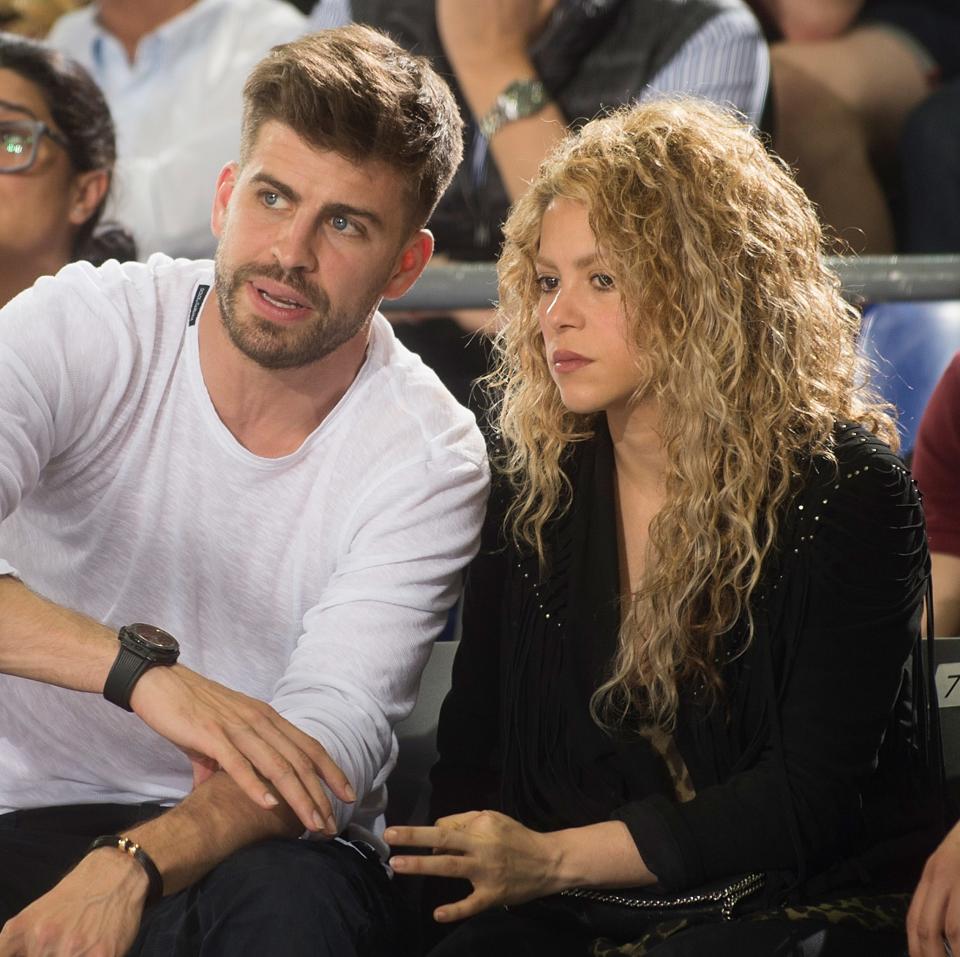 Shakira and Gerard sitting next to each other