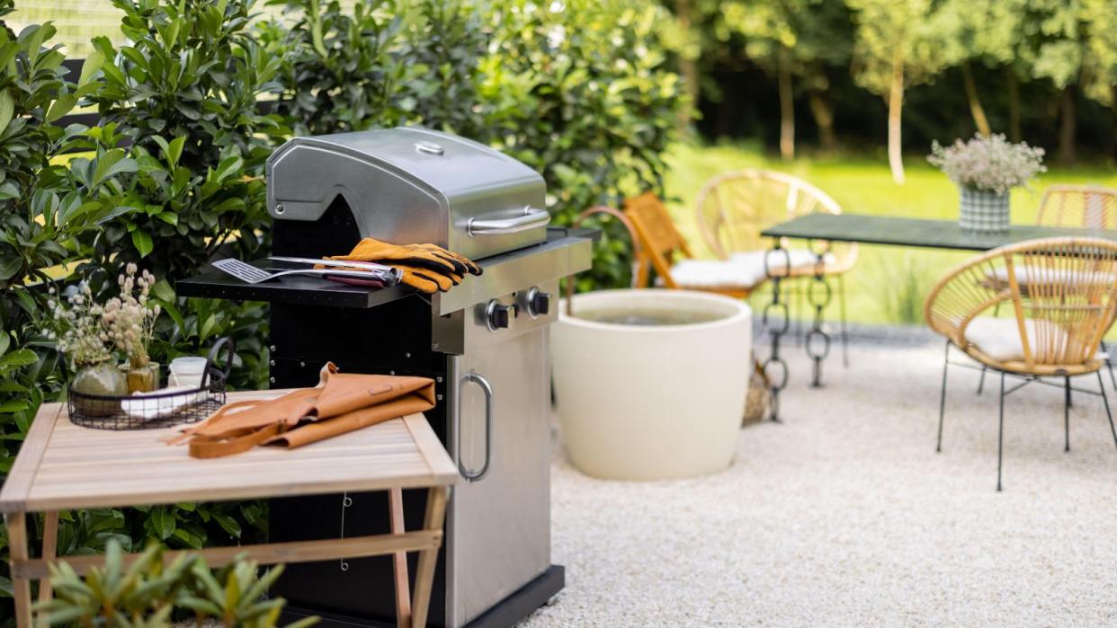  A griddle outside on a deck 