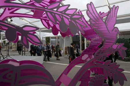 Delegates and journalists arrive for the opening day of the World Climate Change Conference 2015 (COP21) at Le Bourget, near Paris, France, November 30, 2015. REUTERS/Jacky Naegelen