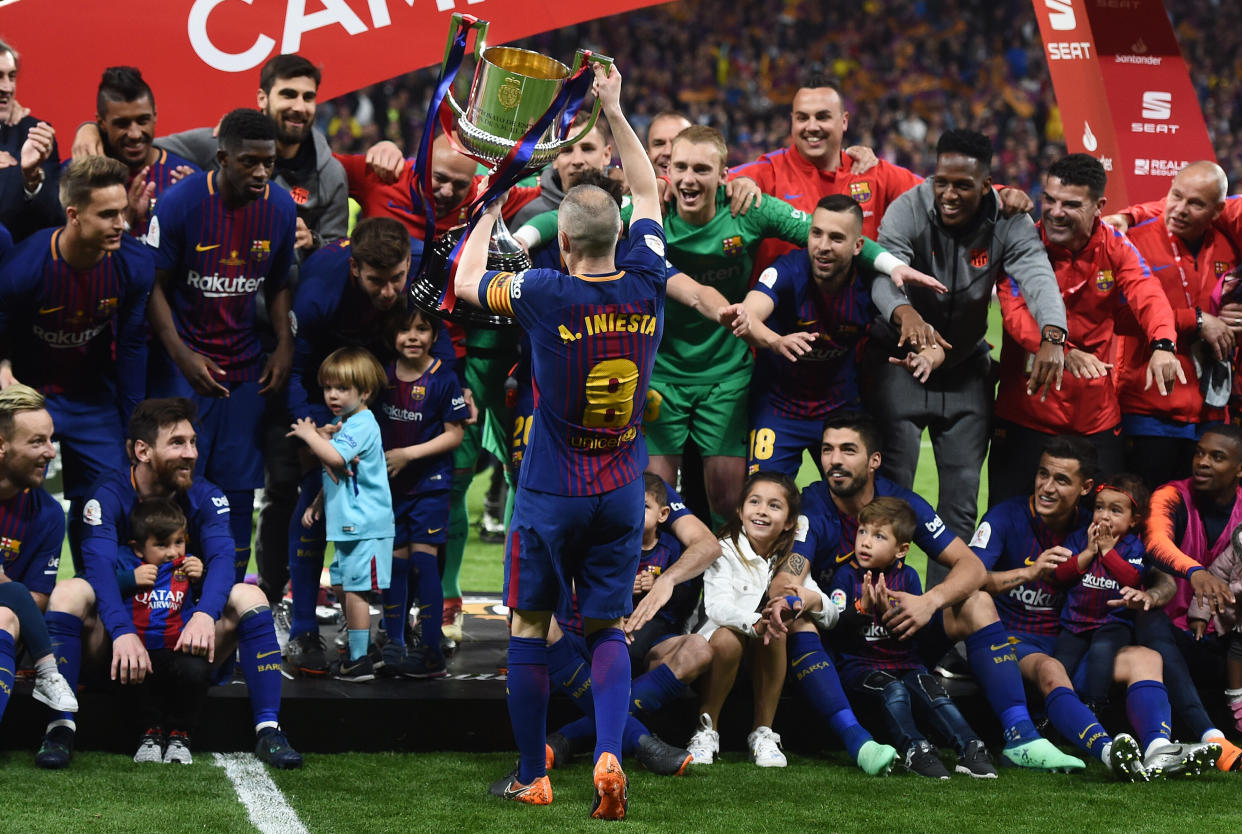 MADRID, SPAIN - APRIL 21: Andres Iniesta of FC Barcelona shows the trophy to teammates and their children after beating Sevilla 5-0 in the Spanish Copa del Rey Final match between Barcelona and Sevilla at Wanda Metropolitano stadium on April 21, 2018 in Madrid, Spain. (Photo by Denis Doyle/Getty Images)