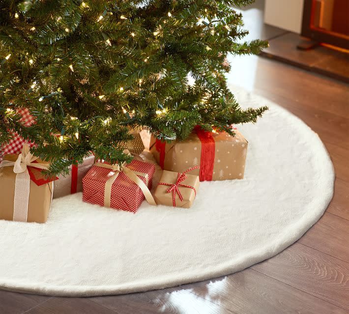 Plush Faux Fur Tree Skirt