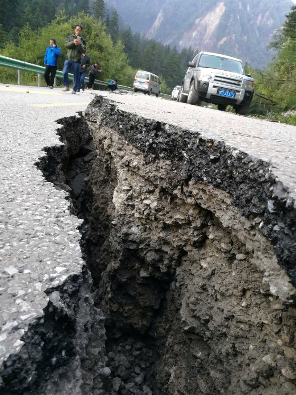 <p>A crack is seen on a road after an earthquake in Jiuzhaigou county, Ngawa prefecture, Sichuan province, China, Aug. 9, 2017. (Photo: CNS/Feng Zheng via Reuters) </p>