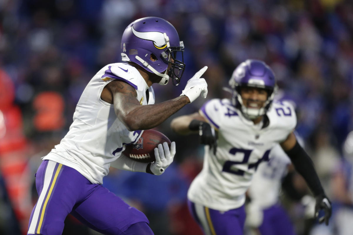 Minnesota Vikings cornerback Patrick Peterson (7) gets set on defense  against the Detroit Lions during an NFL football game, Sunday, Dec. 11,  2022, in Detroit. (AP Photo/Rick Osentoski Stock Photo - Alamy