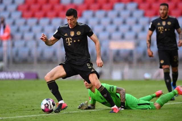 Robert Lewandowski scores record-breaking 21st goal of the season in Bayern  Munich win to beat Gerd Muller's 42-year-old achievement