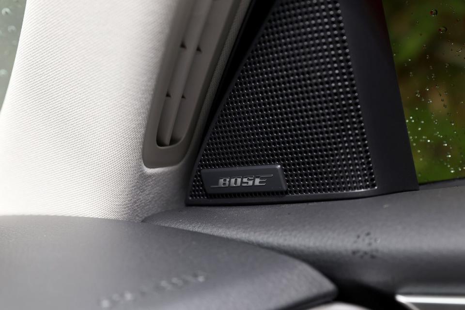 BOSE環繞音響+12支揚聲器同樣是25S AWD Exclusive以上車型的標準配備。